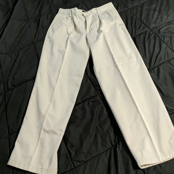 Great pair of Dockers 33x30 - Picture 1 of 3